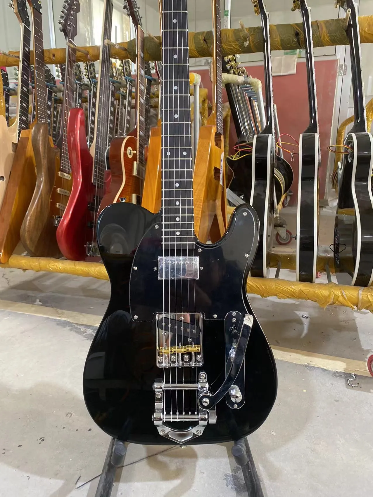 Custom Grand Te guitarra elétrica em preto com hardware cromado e grande sby guitarra de alta qualidade