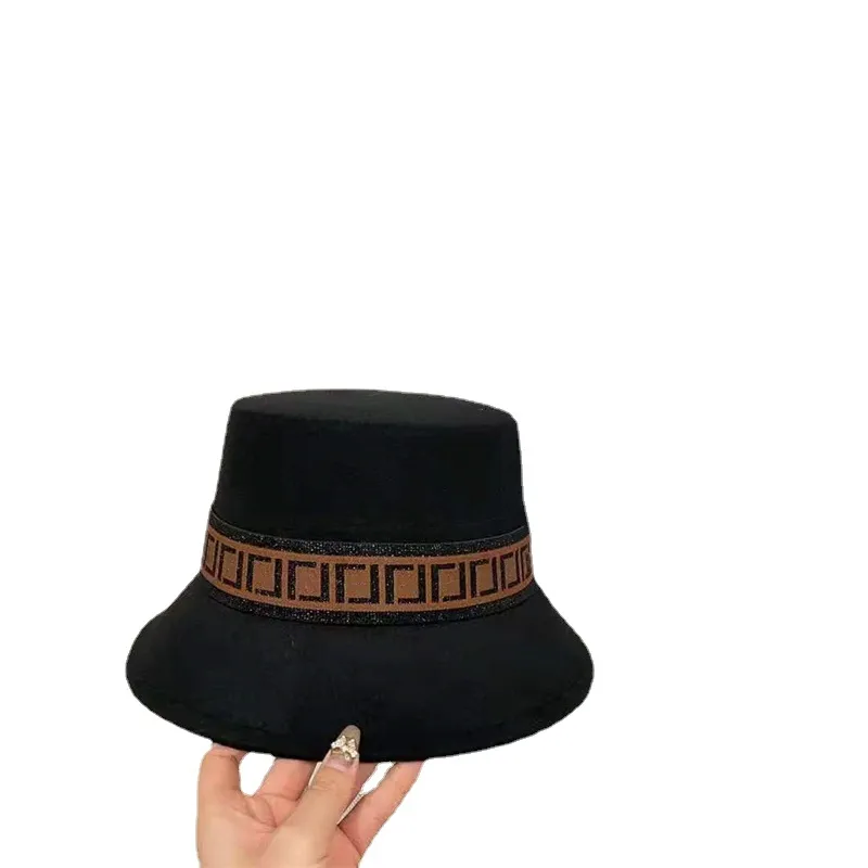 Emmer Hoeden Mannen Ontwerper Womens Fedoras Stingy Brim Vilt Caps Voor Vrouwen Herfst Winter Britse Stijl Vintage Church Hat Lady Flat White Jazz Cap