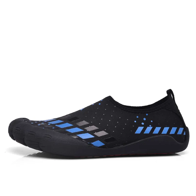 2021 En Kaliteli Erkekler Kadınlar Spor Koşu Ayakkabıları Sandy Plaj Moda Siyah Mavi Kırmızı Açık Sneakers Boyutu 36-46 WY21-1786