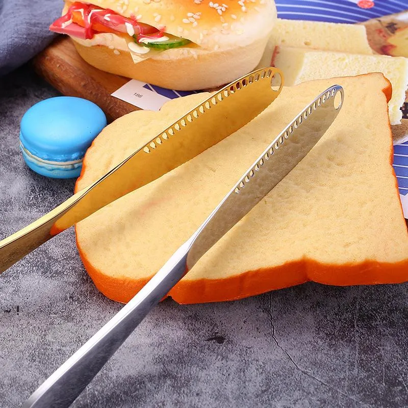Épandeur à beurre multi-usage avec couteau à beurre en acier inoxydable Fentes de déchiquetage à bord dentelé Facile à tenir pour pain beurre fromage confiture RRD11044