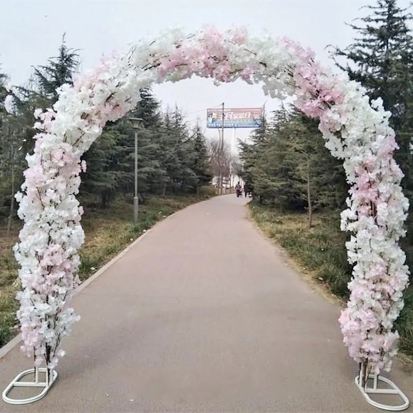 高品質の結婚式のサイトのレイアウトモールのオープンアーチはイベントの装飾用品を設定します（アーチシェルフ+桜）