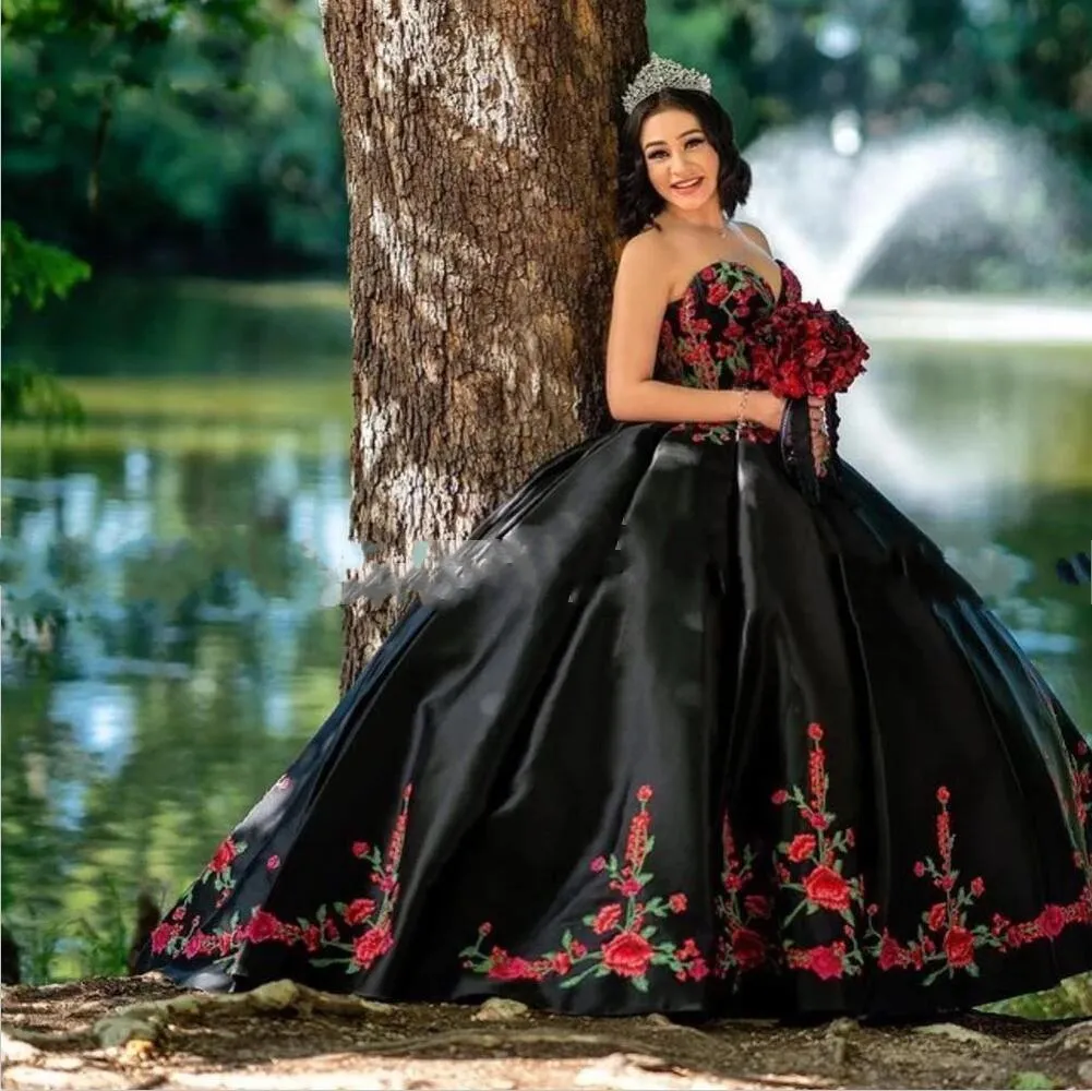 Schwarzes Satin -Ballkleid Quinceanera Kleider mit Rosenperlen 3d Blumen Prinzessin Schatz Hals formelle Promkleider süß 16 Kleid Vestido de 15 Anos