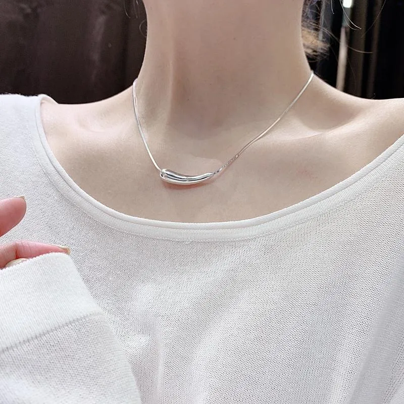 Chaînes LByzHan 2021 à la mode petite aubergine forme pendentif doré argent couleur Tube collier métal clavicule chaîne bijoux pour femmes LB