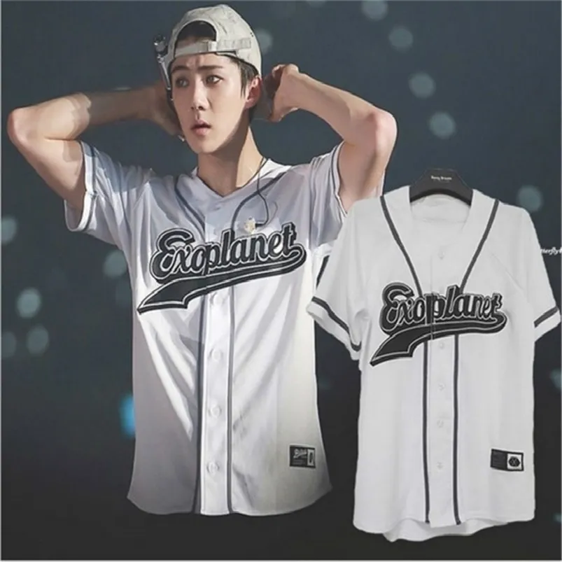 美品・EXO Exoplanet ユニフォーム Sサイズ　LAY 张艺兴 EXO Planet 3 EXOrDIUM T-shirt In Seoul KPOP Unisex V-Neck Short