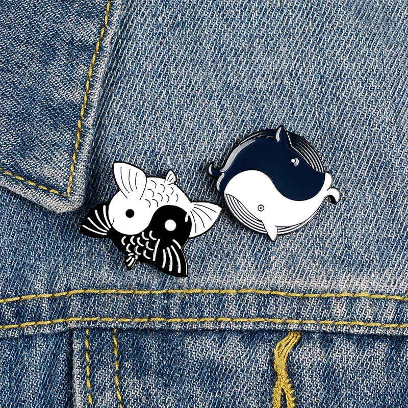 Yin Yang Taichi Emaille Pin Benutzerdefinierte Koi Wal Broschen Kleidung Hemd Revers Rucksack Fisch Abzeichen Balance Schmuck Geschenk für Freunde