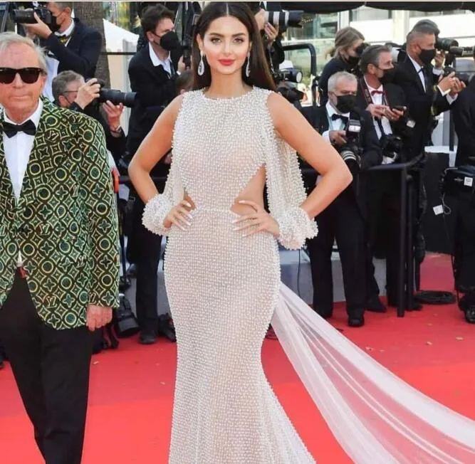 Vestido de noite Mulheres Pano O-pescoço Branco Pérolas Vestido Longo Prata Cristal Kim Kardashian Kylie Jenner Yousef Aljasmi Cannes Festival de Cinema
