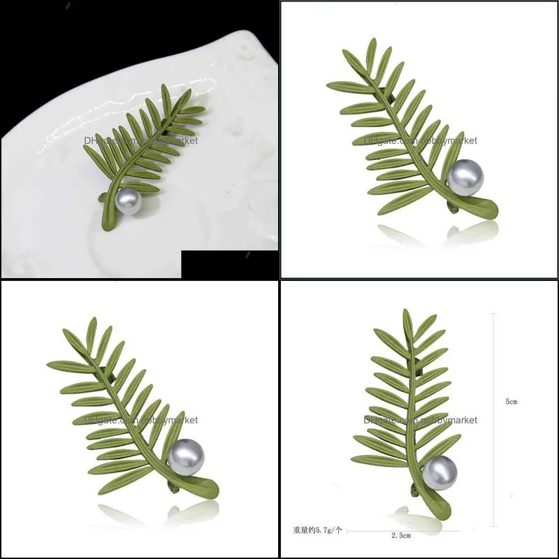 Luxury brooch New paint Green Leaf Brooch fashion personality Pearl women`s anti light silk scarf buckle