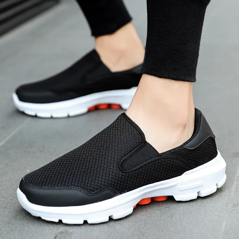 2021 Erkek Kadın Koşu Ayakkabıları Siyah Mavi Gri Moda Erkek Eğitmenler Nefes Spor Sneakers Boyutu 37-45 Wh
