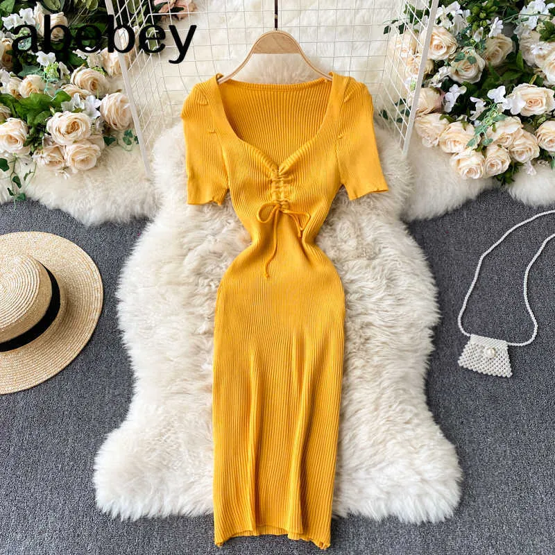 Frauen Gestrickte Bleistift Kleid Design Kordelzug V-ausschnitt Kurzarm Dünne Kleider Sommer Koreanische Streetwear Kurzes Kleid 210715