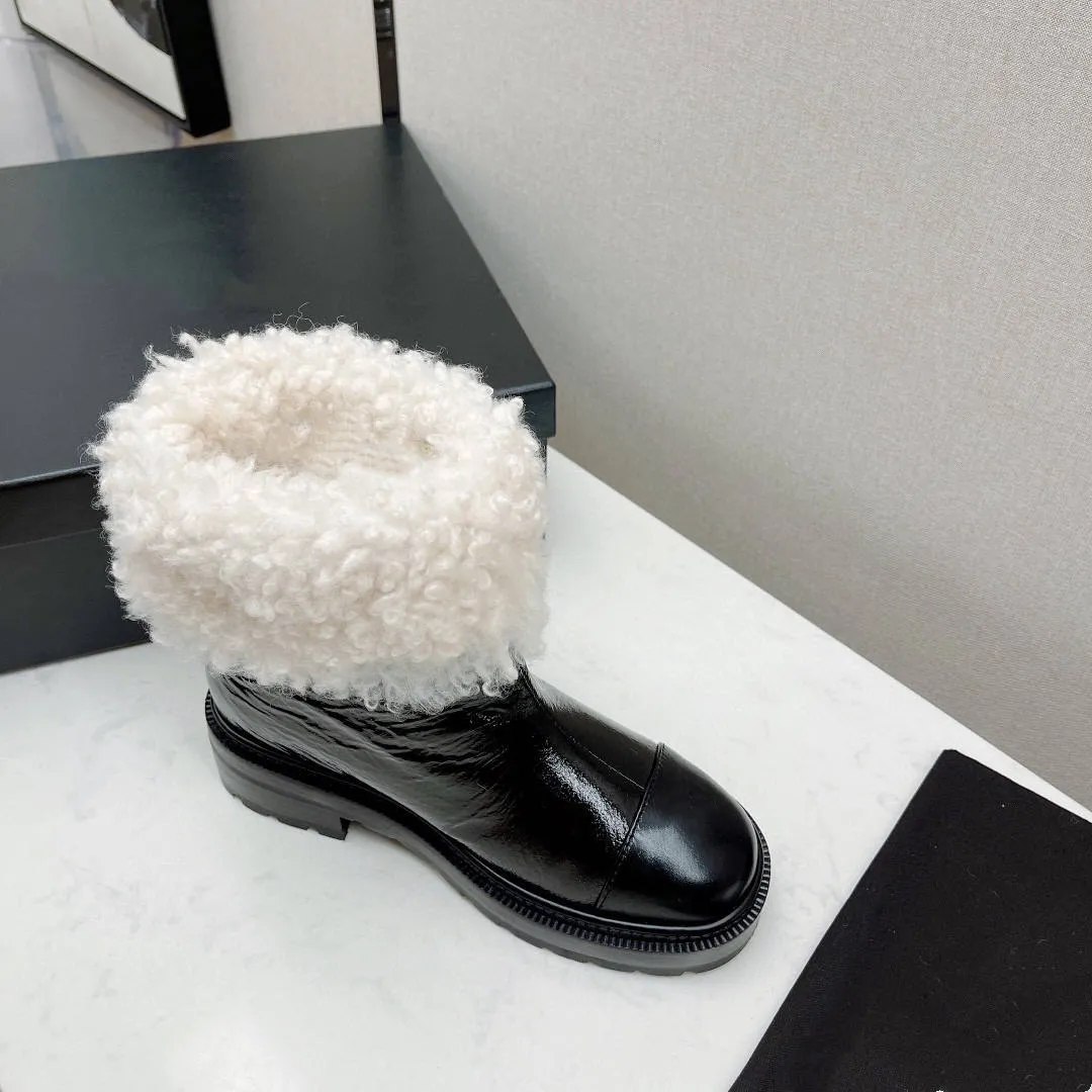 2021 top quality new Sheepskin wool all-in-one snow boots ladies short slip-on flat Martin boots