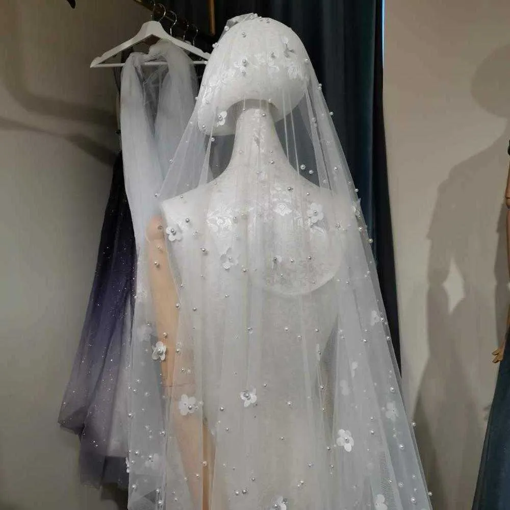 Moda Cattedrale Veli da sposa lunghi Pizzo con pettine Fiori 3d Perle Incredibile Wow Velo da sposa con accessori da sposa perlati X0726