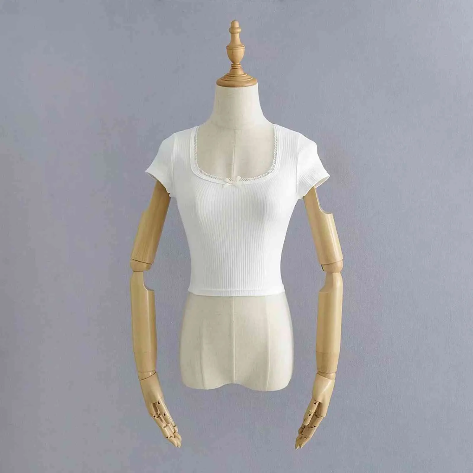 DHgate.com:Trendy Y2K Crop Top: Kawaii Fashion Tee, Spring