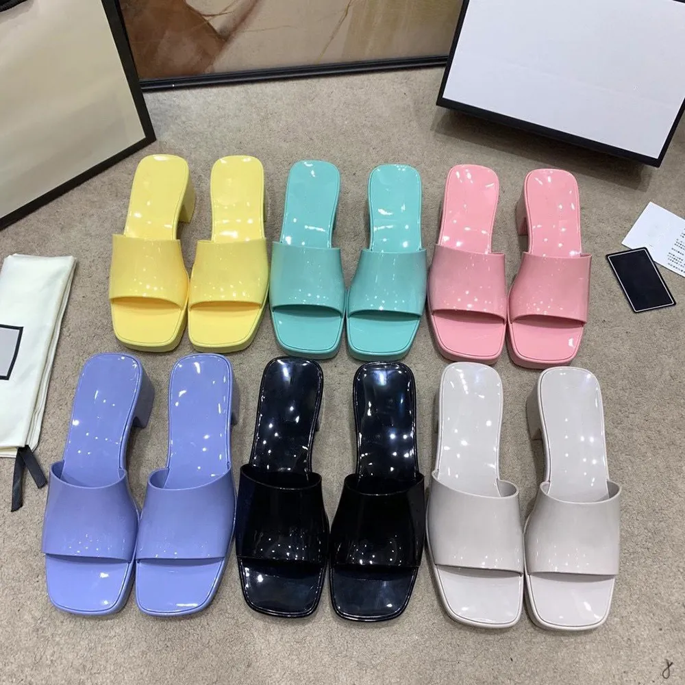 Damen-Gummi-Slide-Sandale, Slipper, Pastellfarben, Damen-Sandalen, High-Heels, Plateau-Schuhe, klobige 2,4-Fuß-Absatzhöhe, Sommer-Flip-Flops mit Prägung, PKSport