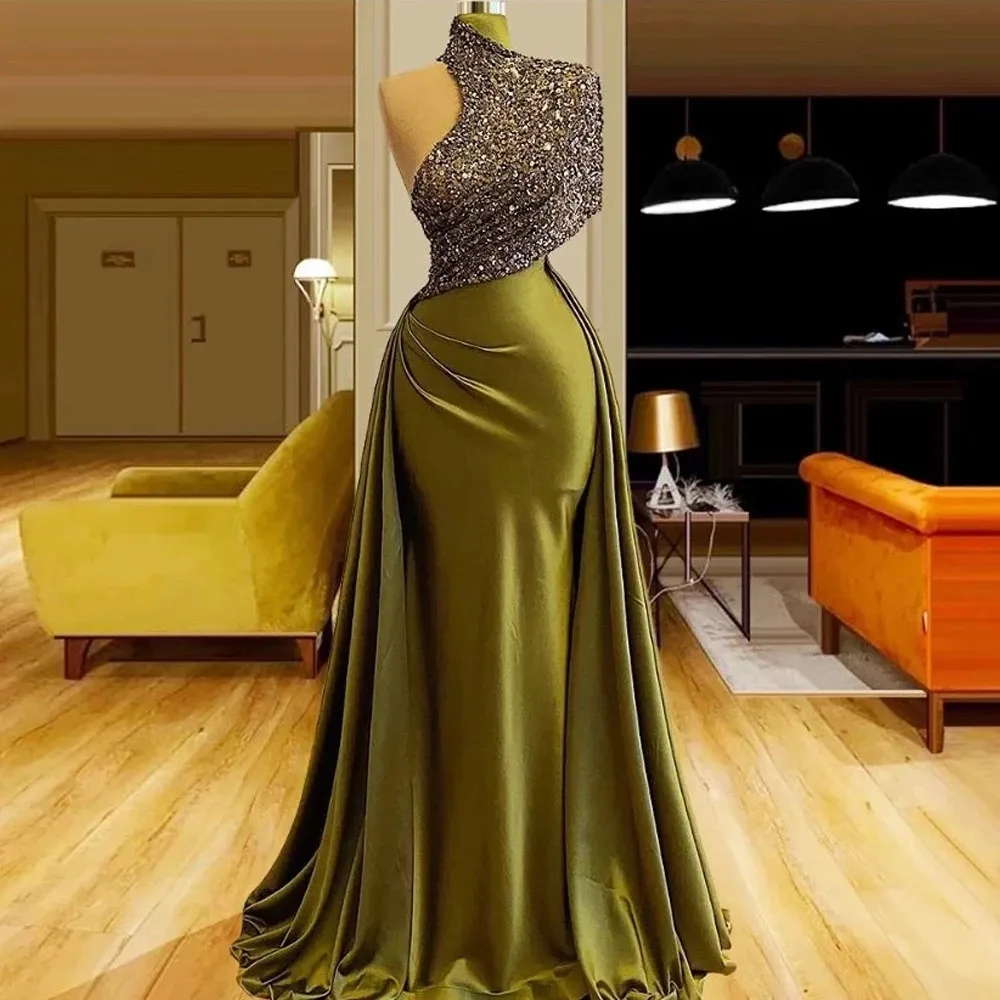 High Neck Army Green Mermaid Abendkleider Angehängter Überrock Perlen Lange Ballkleider 2021 Edles formelles Partykleid