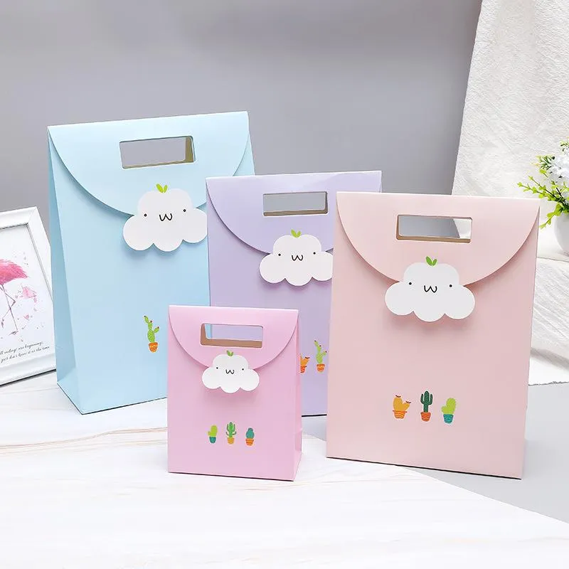 Confezione regalo Borsa di carta multifunzionale colorata con adesivi a forma di nuvola contenenti biscotti di caramelle Borsa di compleanno per bambini
