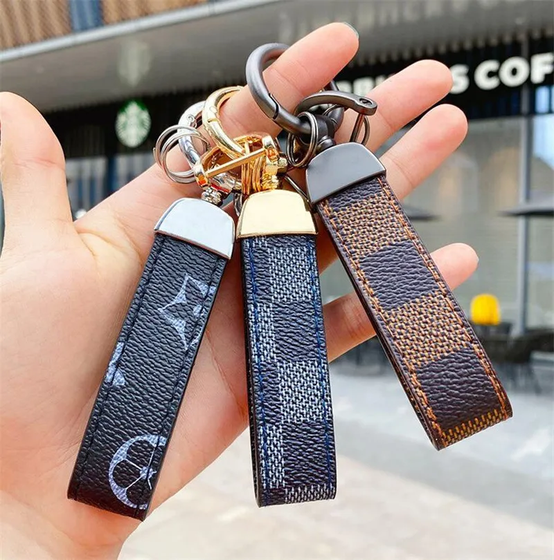 Mens Fashionable PU Leather Animal Leather Keychain With Creative