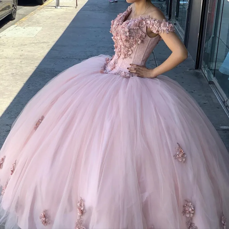 Rosa Perlen 2021 Quinceanera-Kleider, 3D-Blumenspitze, appliziert, schulterfrei, Blumen-Bonbon-16-Kleid, Festzugskleider, für 15 Jahre