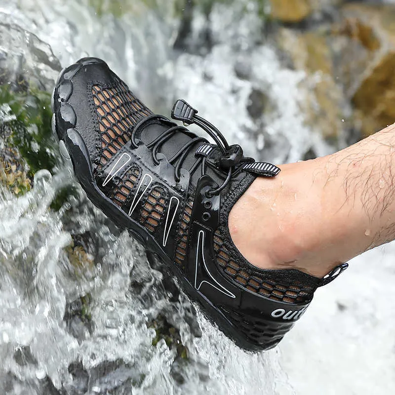 Homens Com Barefoot Calçado de Calçados Aqua Sapatos de Praia Sapatilhas Não Desligamento Respirável Wading Sapatos de Água Ao Ar Livre Mergulho Ao Ar Livre Natação 211025