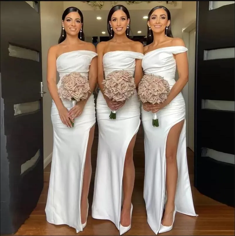 Semplice elegante Guaina bianca in raso abiti da damigella d'onore Una spalla alta Side Strip Set da sposa abiti da festa a pavimento lunghezza della lunghezza della damigella d'onore Abito da onore su misura