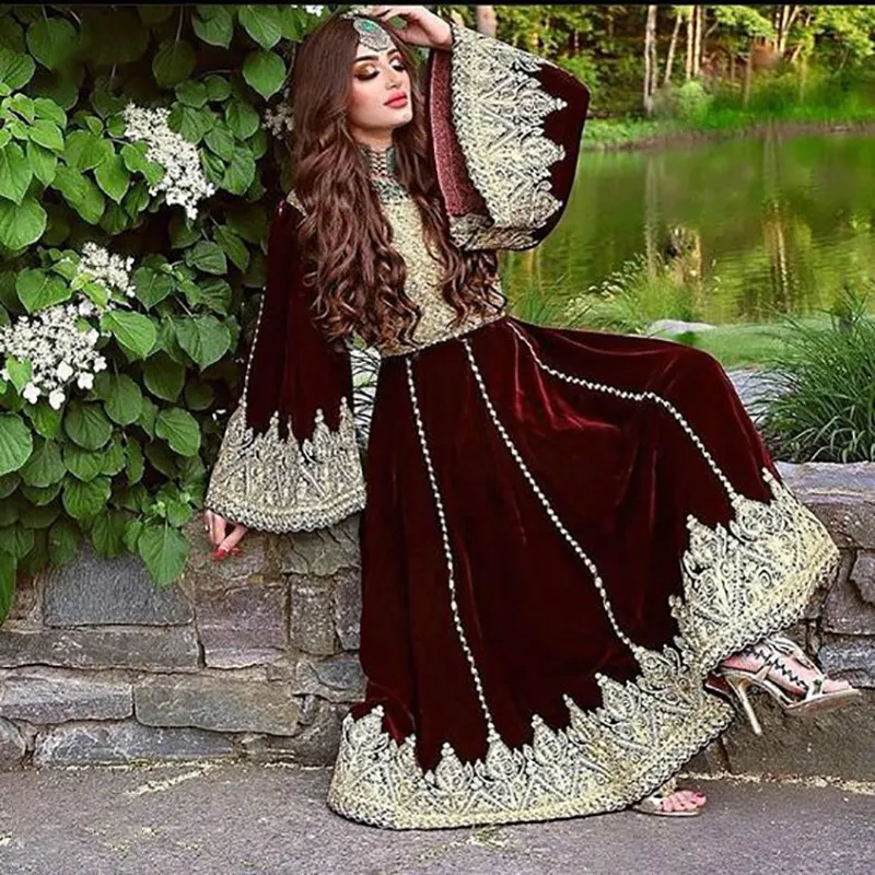 Traditionell Burgundy Velvet Muslim Prom Klänningar 2022 Puff Sleeve Gold Lace Kaftan Arabiska kvällen Beaded Indian Party Gowns