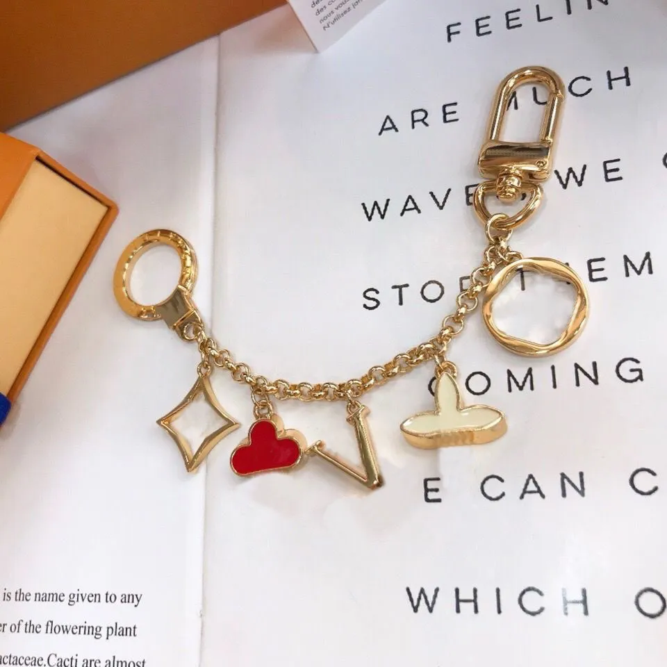 Designer de luxe Keychain Fashion Classic Brand Cl￩ Muckle Flower Letter Key Chain Kechechains Handchains Mens Bags Womens Pendant