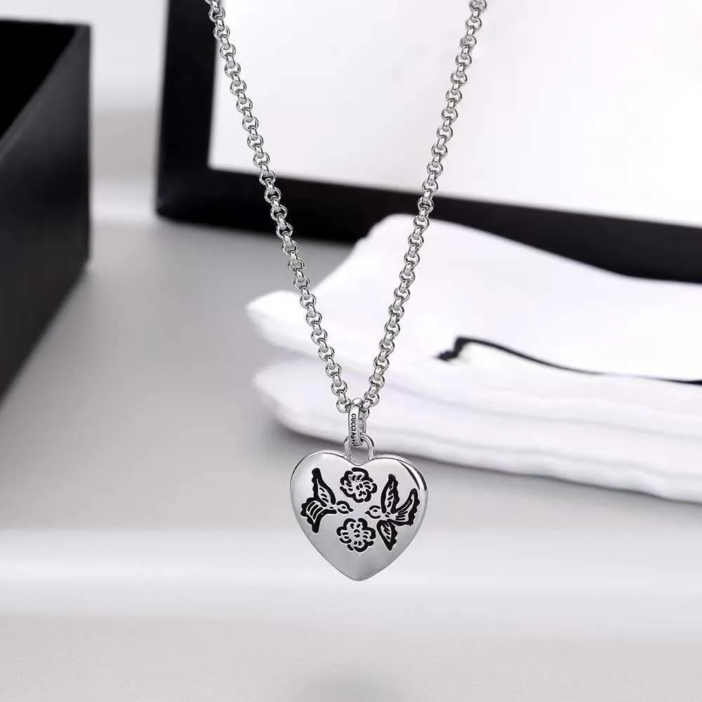 Fashion Designer Necklaces luxurys men's and women's Vintage Sterling Silver Love Pendant Necklaces Simple versatile jewelry Gifts for boyfriend style good nice