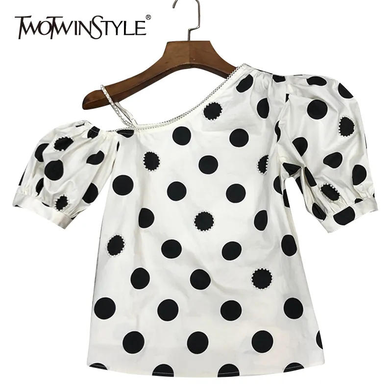 Casual prickskjorta för kvinnor Skew Collar Puff Short Sleeve Patchwork Pearl Loose Blaces Kvinnor Sommar Mode Style 210524
