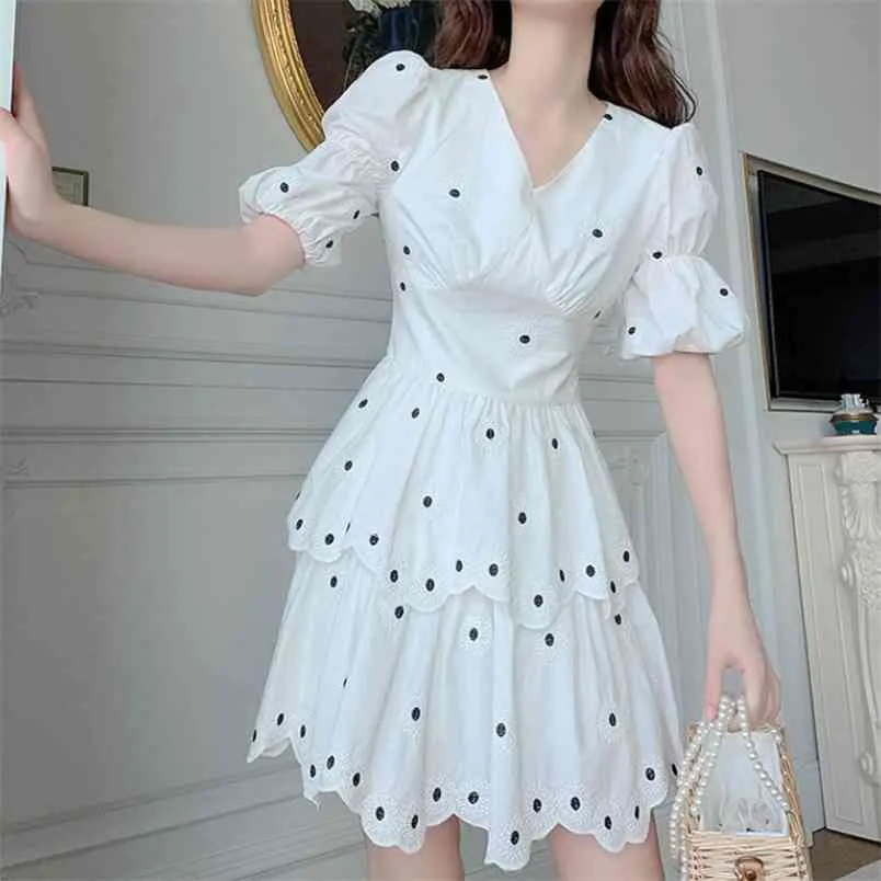 Elegant Fashion Sweet White Embroidery Mini Dress Vintage V-Neck Puff Sleeve High Waist Slim Dresses Female Vestidos 210519