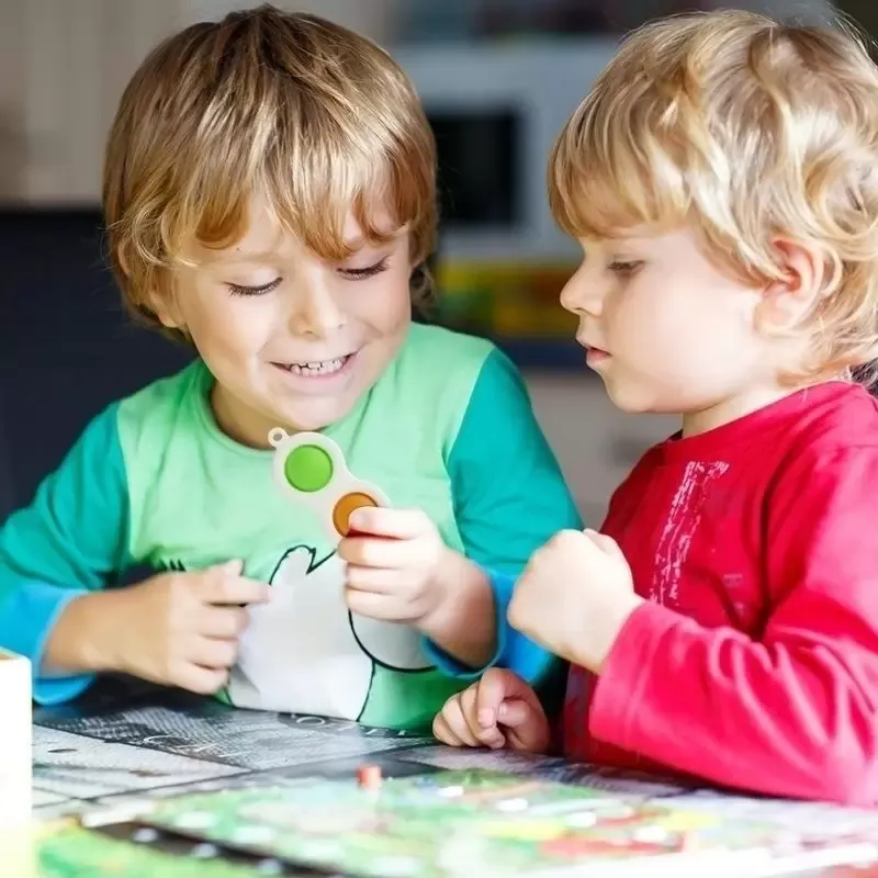 VOORRADEN Eenvoudige Sleutelhangers Fidget Zintuiglijke Push Speelgoed Sleutelhanger Hangers Squeeze Siliconen Bellen Straat Relief Tafel Vinger Speelgoed