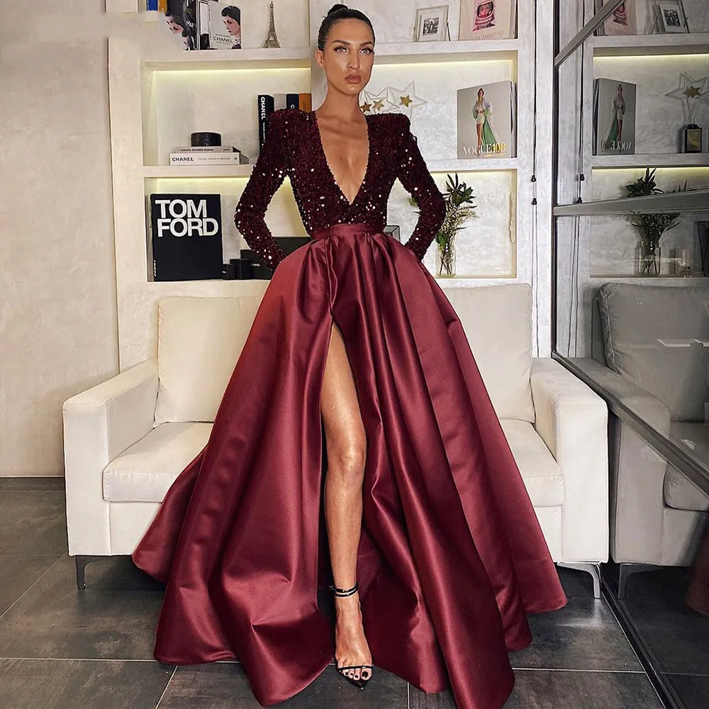 Glitter Burgundy Sequined Formal Afton Klänningar Långärmad En Linje Sid Slit Shiny Prom Party Dress Satin Full Length Sexig Sparkle Deep V Neck Special Occasion Grows