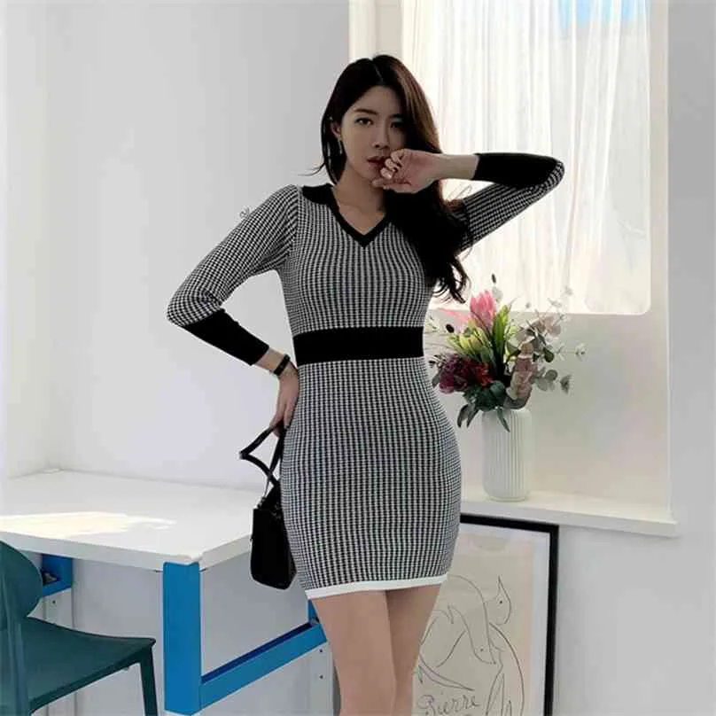 hiver rayure tricot coréen dames sexy à manches longues col en V caual club chaud parti mini robe pour les femmes vêtements 210602