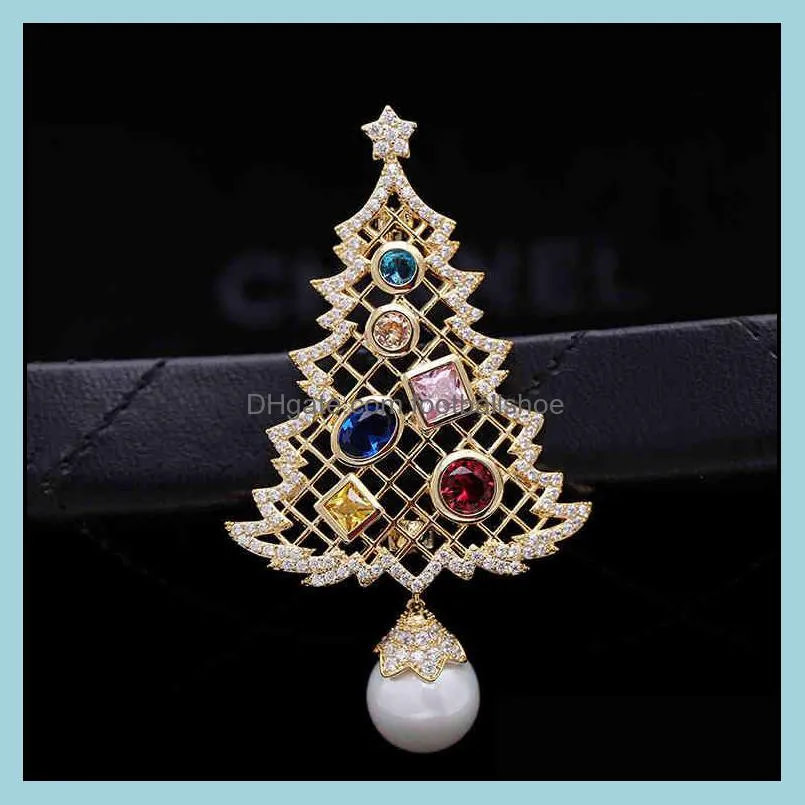 Factory Outlet Brooch Autumn and winter new Pearl series micro inlaid with Haoshi a dual-purpose Christmas tree pine bro