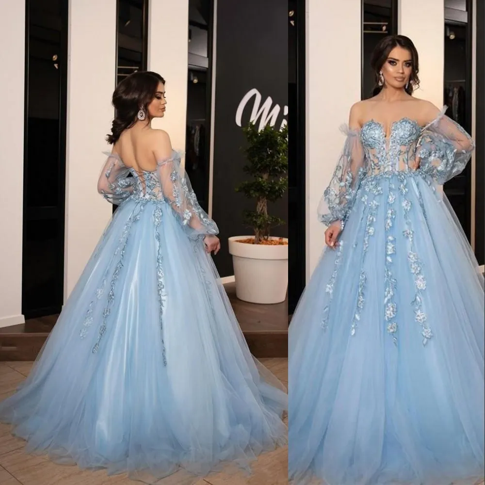 2021 Sexy Light Blue Ball Gown Quinceanera Klänningar Av Axel Illusion Lace Appliques 3D Floral Sweep Train Party Prom Evening Gowns Corset Back