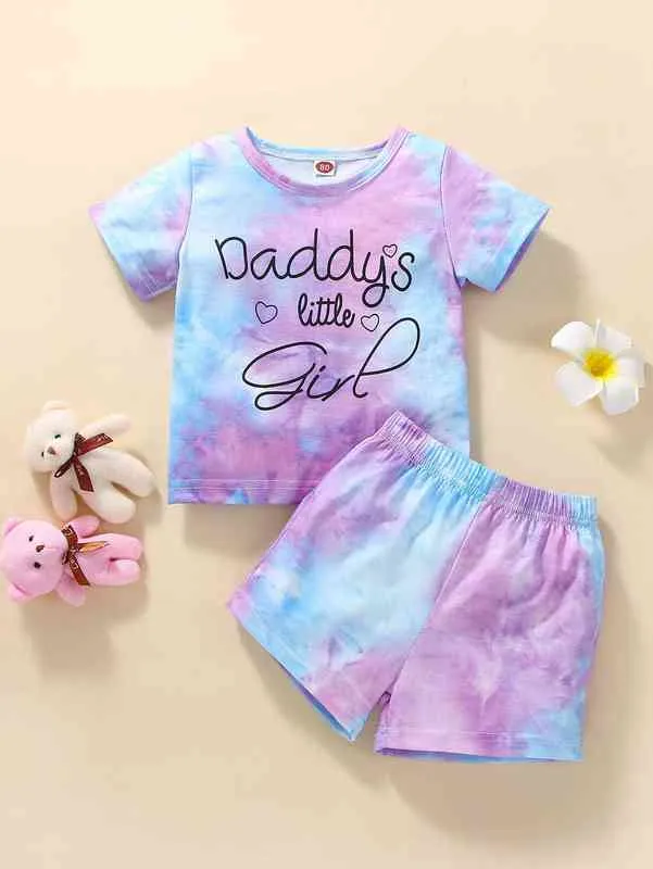 T-Shirt-Shorts mit Baby-Herz-Buchstabengrafik und Batikmuster SIE