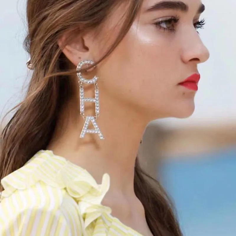 명확한 크리스탈 레터 cha drop drop dangle earrings for women fashion jewelry trendy station 액세서리 도매 샹들리에