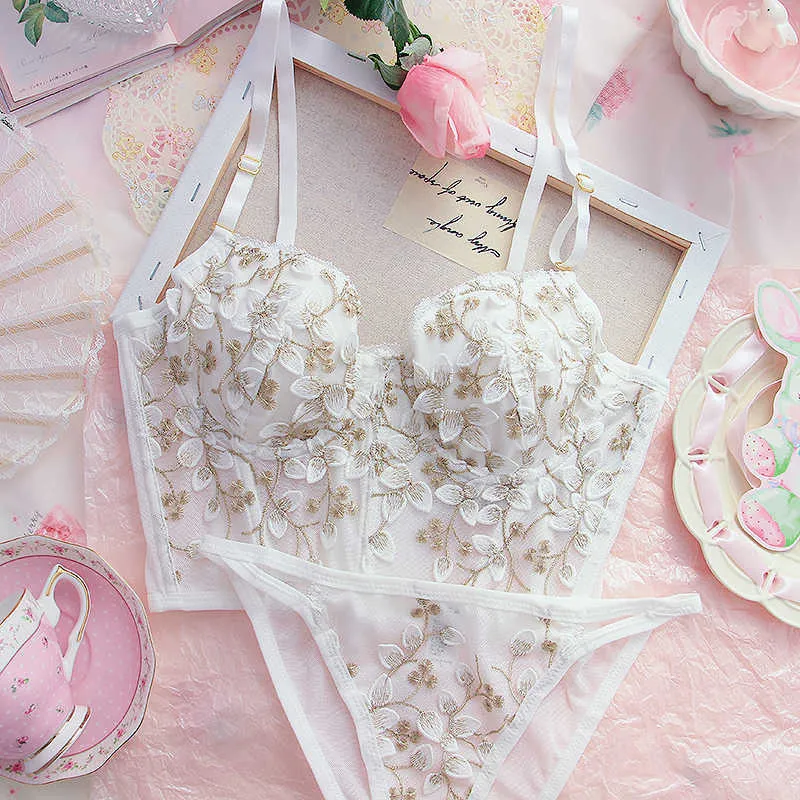 Luxury Lace Retro Lingerie Set With Big Breasts And Thin Japanese Girl  Floral Bra And Panties Wriufred Q0705 From Sihuai03, $13.99