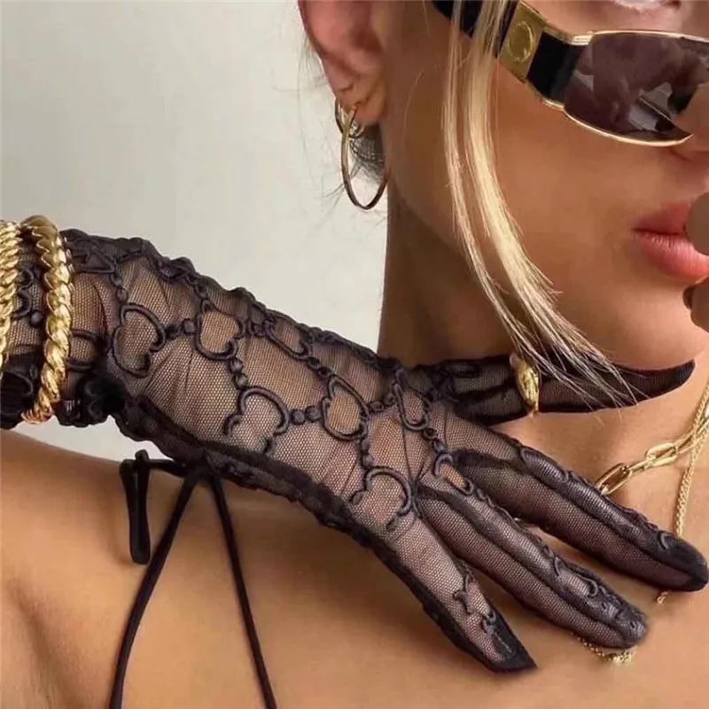 Шикарная буква вышивая кружевные перчатки солнцезащитные рукавицы Женские длинные сетчатые перчатки с подарочной коробкой
