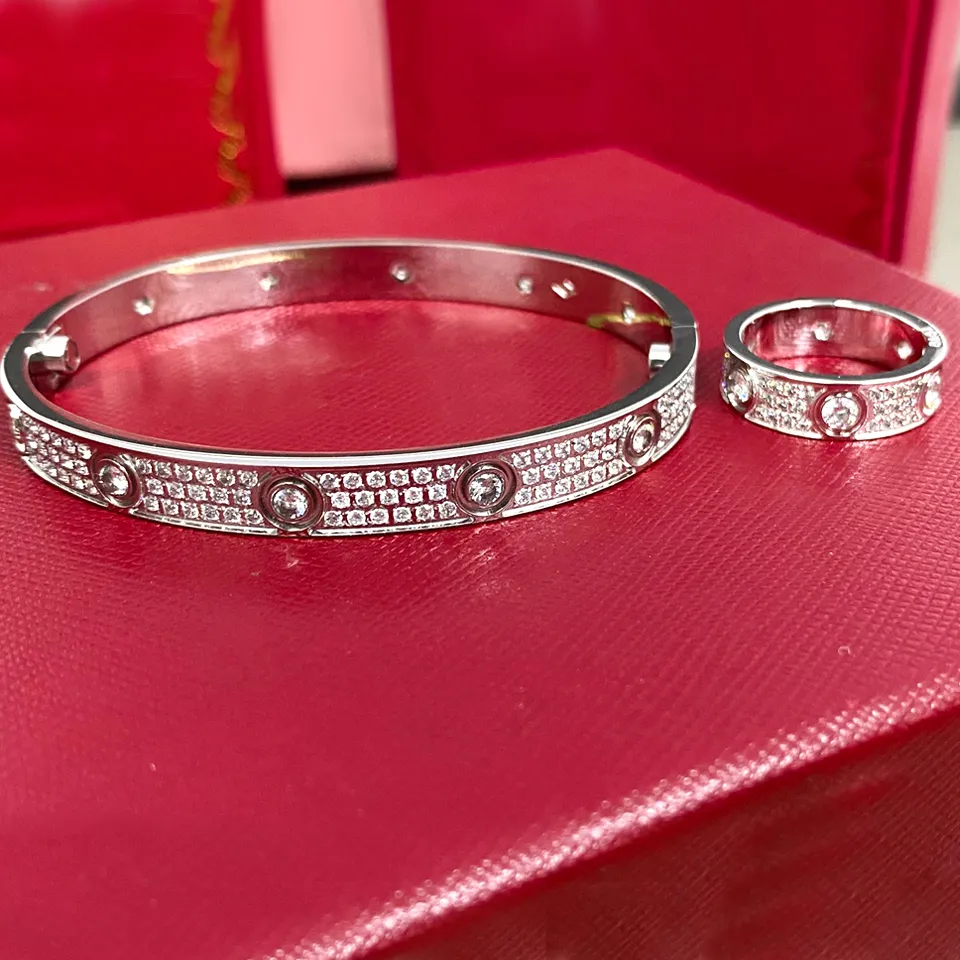 Diamond Bangle Female Stainless Steel Screw Couple Love Bracelet Mens Fashion Jewelry Valentine Day Gift For Girlfriend Accessories With Pochette Bijoux