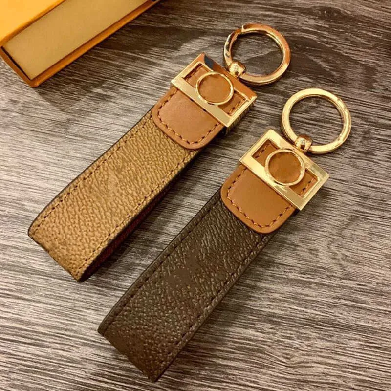 2021 New Keychain Buckle lovers Car Keychain Handmade Leather Keychains Men Women Bag Pendant Accessories and box 886