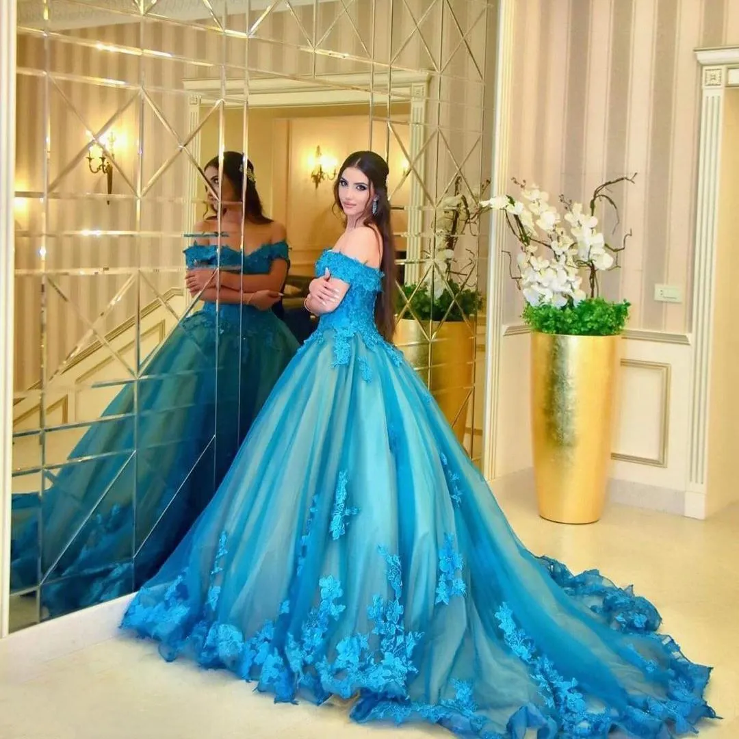 Blaue Schulter, elegante Off-A-Linie-Quinceanera-Kleider, ärmellose Spitzenapplikationen, Perlen, bodenlang, Sweet-16-Abschlussballkleider