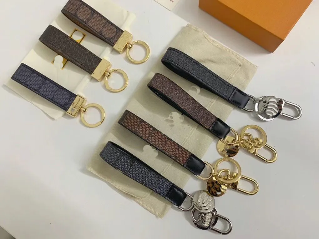 Hoge Kwaliteit 2021 Met Doos Luxe Accessoires Sleutel Gesp Liefhebbers Auto Sleutelhanger Handgemaakte Designer Lederen Sleutelhangers Mannen Vrouwen Tassen hanger 7 Kleuren