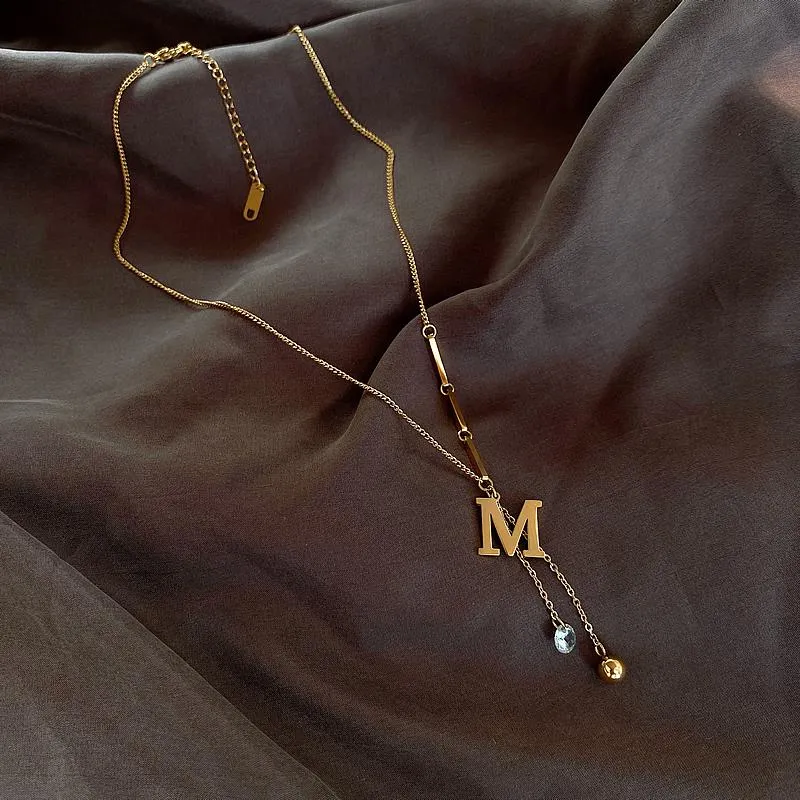 Hanger Kettingen 2021 Klassieke M Letter Titanium stalen korte ketting voor vrouw Koreaanse mode-sieraden meisje Sexy sleutelhals halsketting