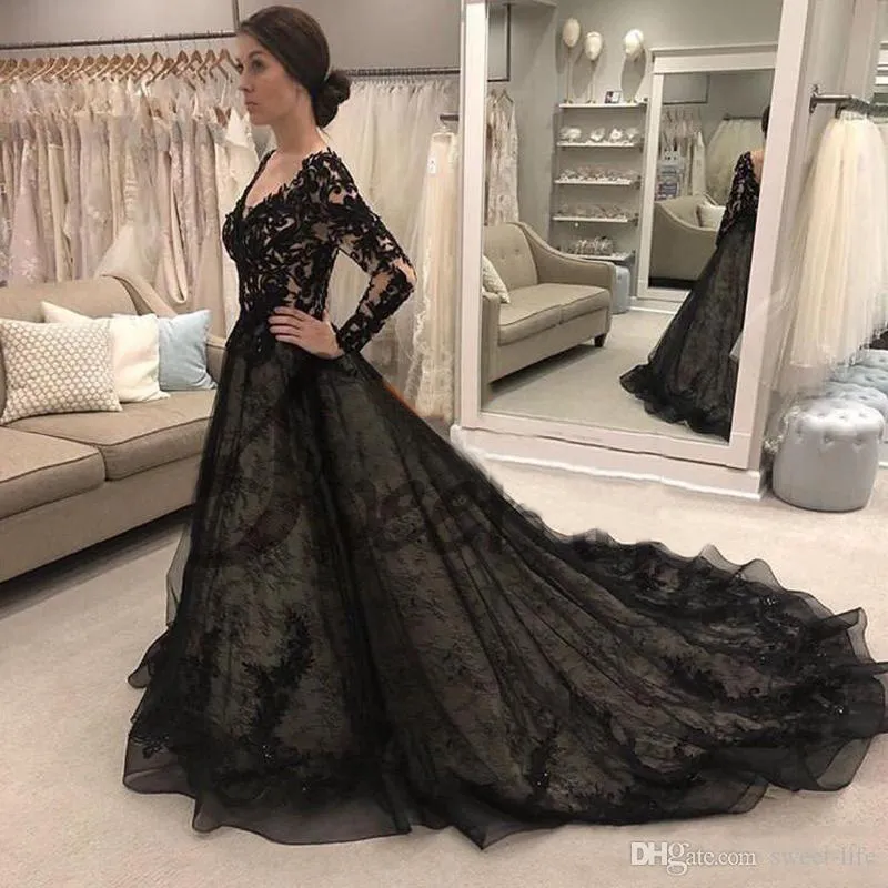 Robes De Mariée De Style Gothique: Robe De Balle En Dentelle Noire