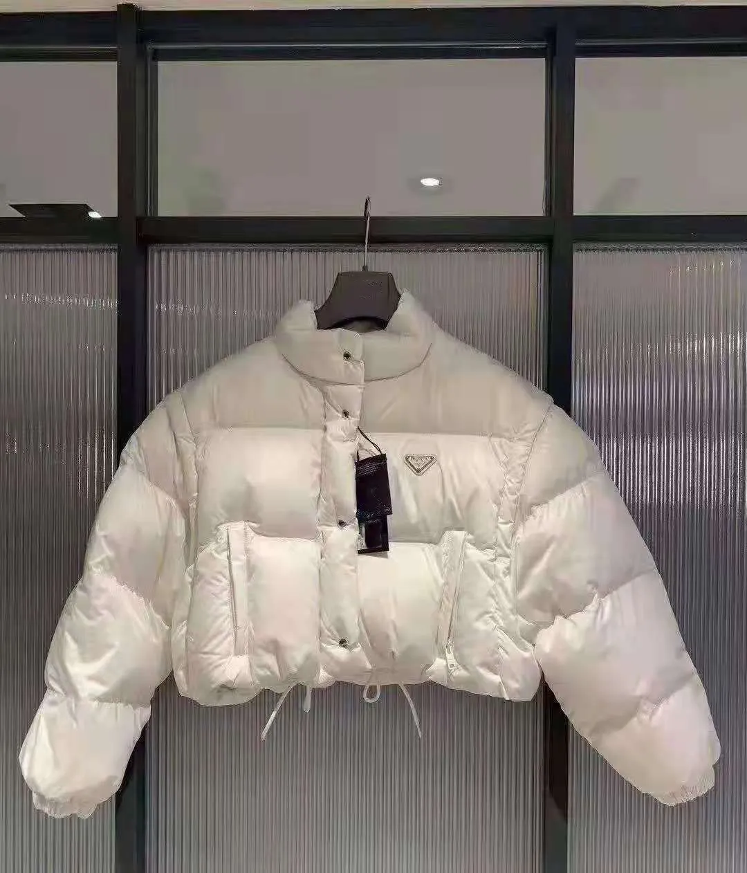 Women's Down Jacket Triangle Label Löstagbar hylsa tjock varm vindbrytare för lady smala jackor vinterutgifter bokstäver