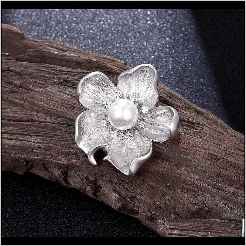 hot fashion vintage flowers pearl brooch crystal boutonniere for women wedding flower pin coat accessories christmas lover gift