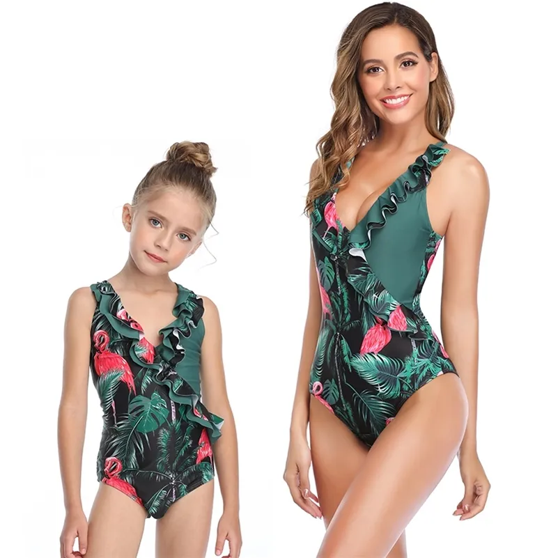 Swimsuit Mommy Me Vêtements Bikini Beach Shorts Mother Girl Sweetwear Kids Girl and Mom Offits Family Maching Look 210417