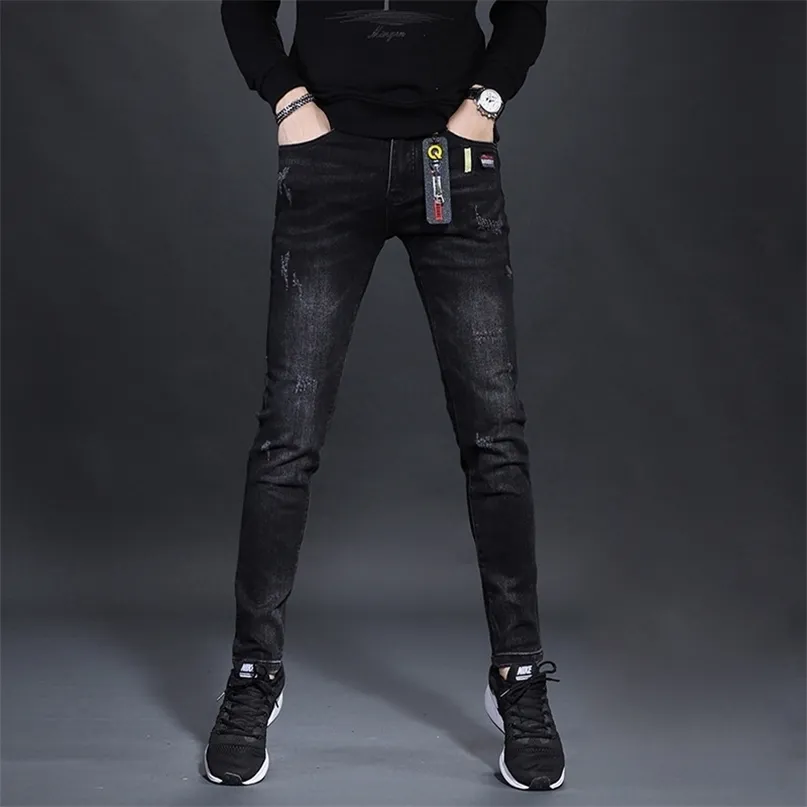 Mens Högkvalitativa stretch Black Denim Jeans, repor utformade slim-fit ad-mode jeans byxor, klassikerstylish; 211108