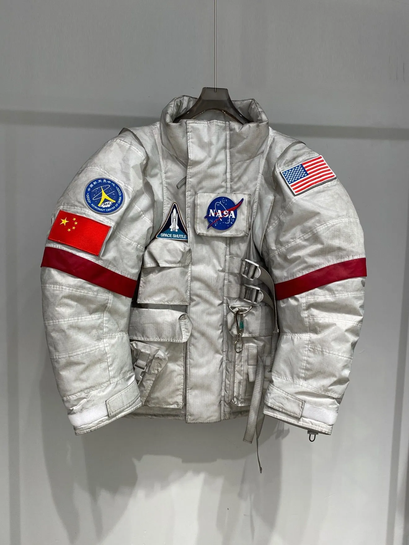 2024 Kvinnor Män vinter ner jacka astronaut porslin USA flagga vit anka förtjockade gjorde smutsiga lösa jackor varm parka ytterkläder