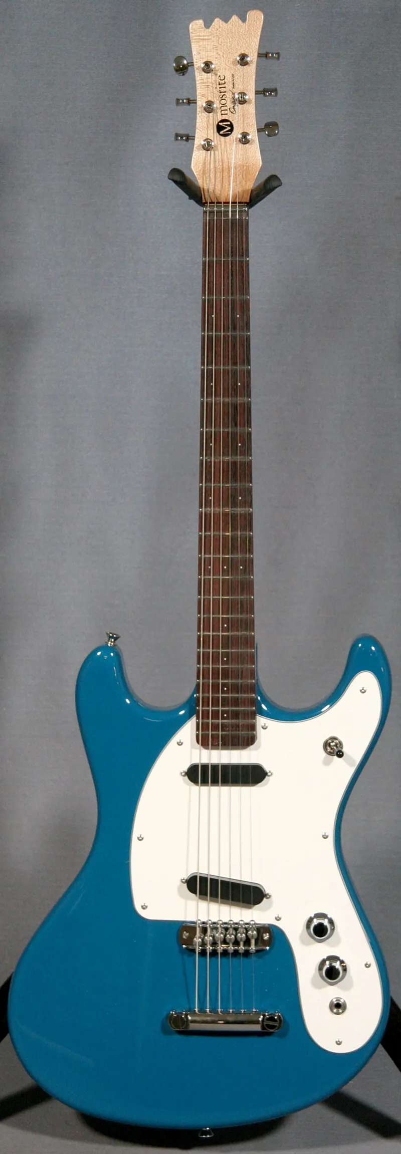 Mosrite1966 V Ventures Johnny Ramone Mark II Blue Blue Electric Guitar With Tune A Matic Stop Tailpiece 2 Single Coil Pickups And White Pickguard From Custom shop 100.51 DHgate.Com