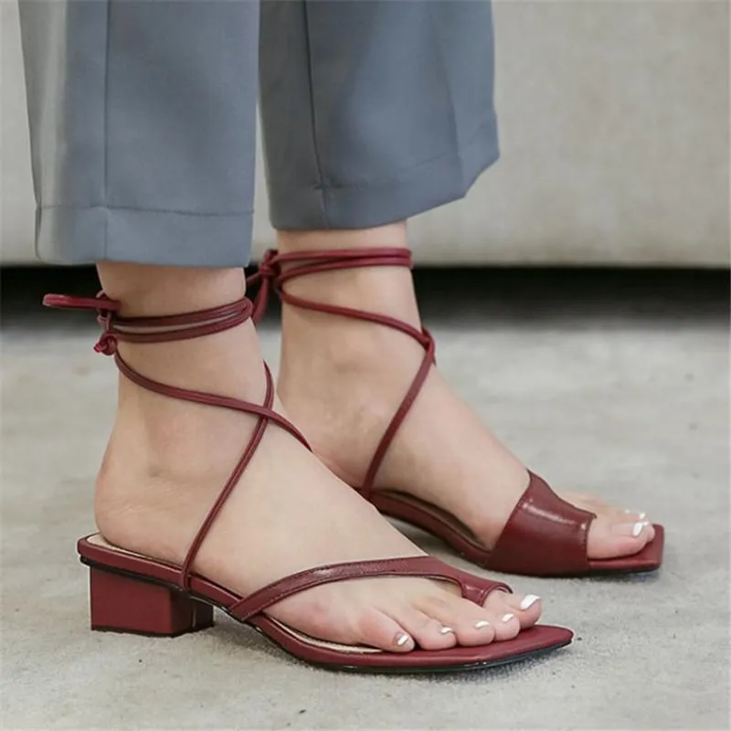 Märke kvinnor tå ring korsband gladiator sandaler äkta läder fyrkantiga med klackar rom punk gotiska skor sommar 39